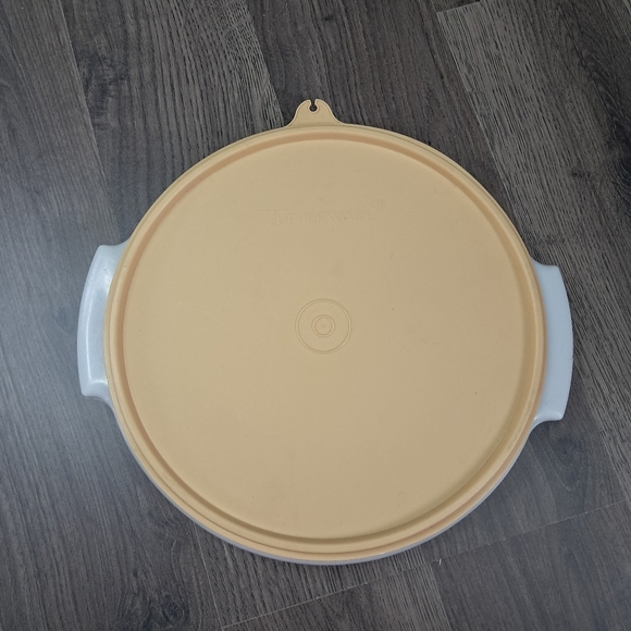 Vintage Tupperware White Suzette Divided Relish Serving Tray With Tan Lid - Picture 3 of 10